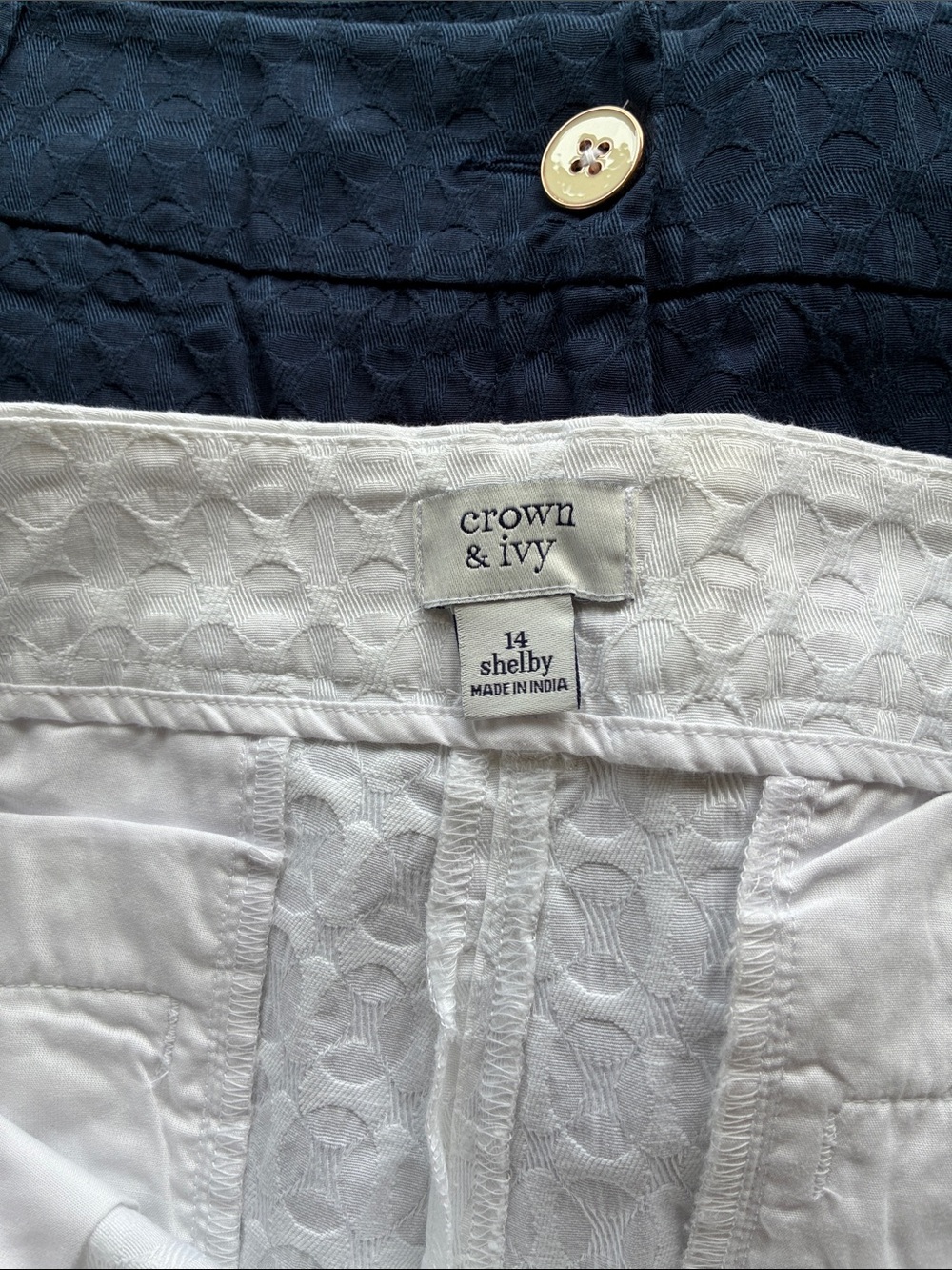 Lot of four crown & ivy Scalloped Eyelet Shorts - White, Navy, Black, Grey - Picture 2 of 9